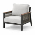 Fauteuil en métal et corde avec accoudoirs en bois et coussins gris